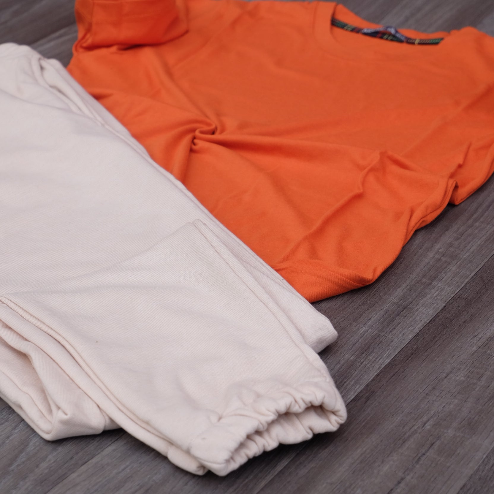 Ensemble T-Shirt Orange + Jogging Beige Clair