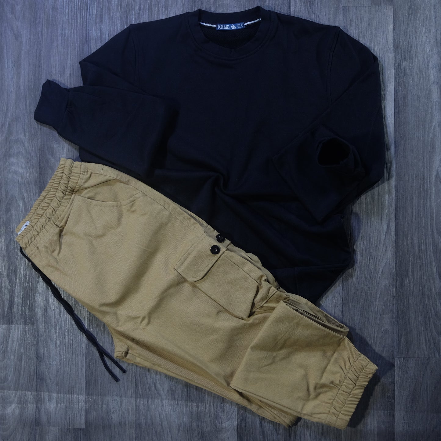 Ensemble Cargo Beige Sable + Sweat Noir