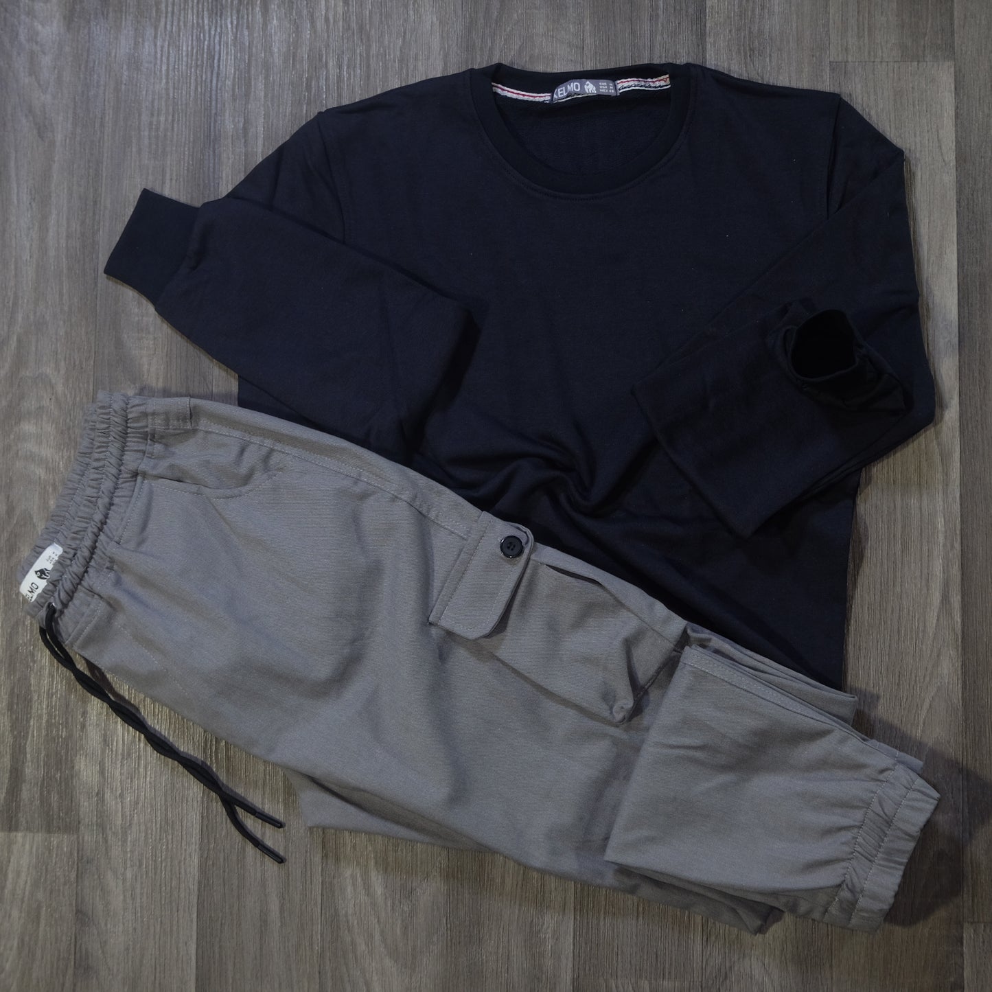 Ensemble Cargo Gris Clair + Sweat Bleu Marine