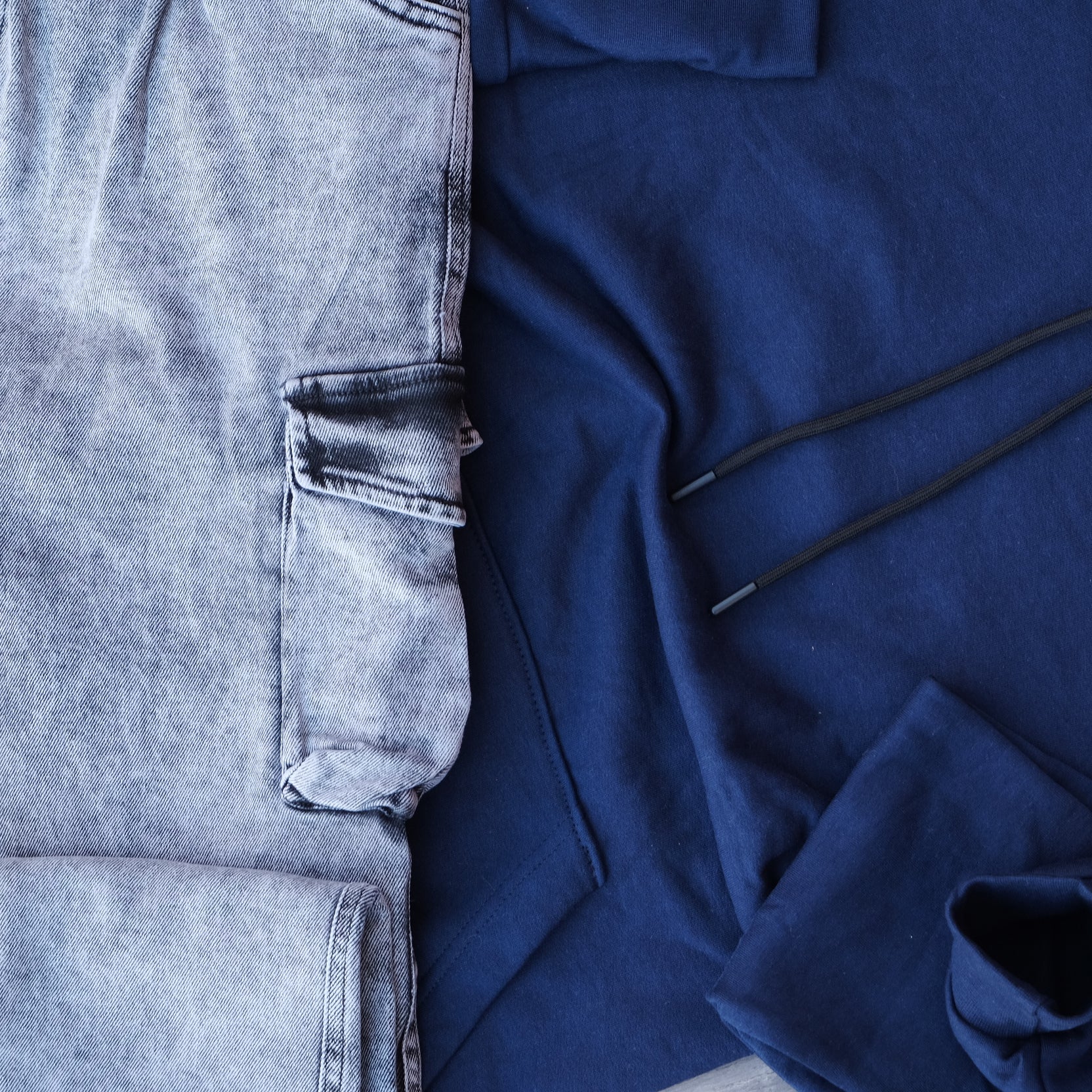 Ensemble Cargo Jeans Délavé Gris  + Capuche Cotton Bleu Marine