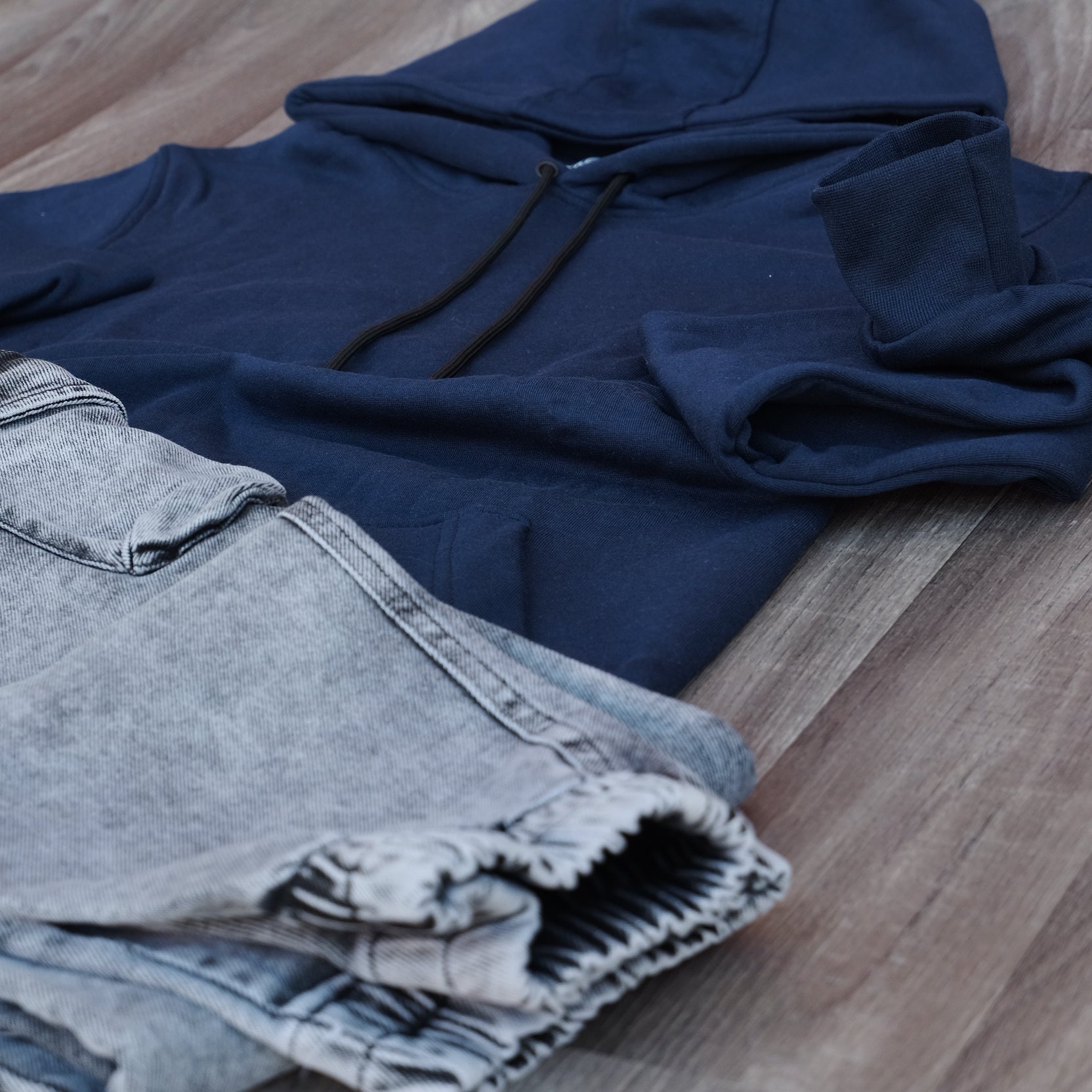 Ensemble Cargo Jeans Délavé Gris  + Capuche Cotton Bleu Marine