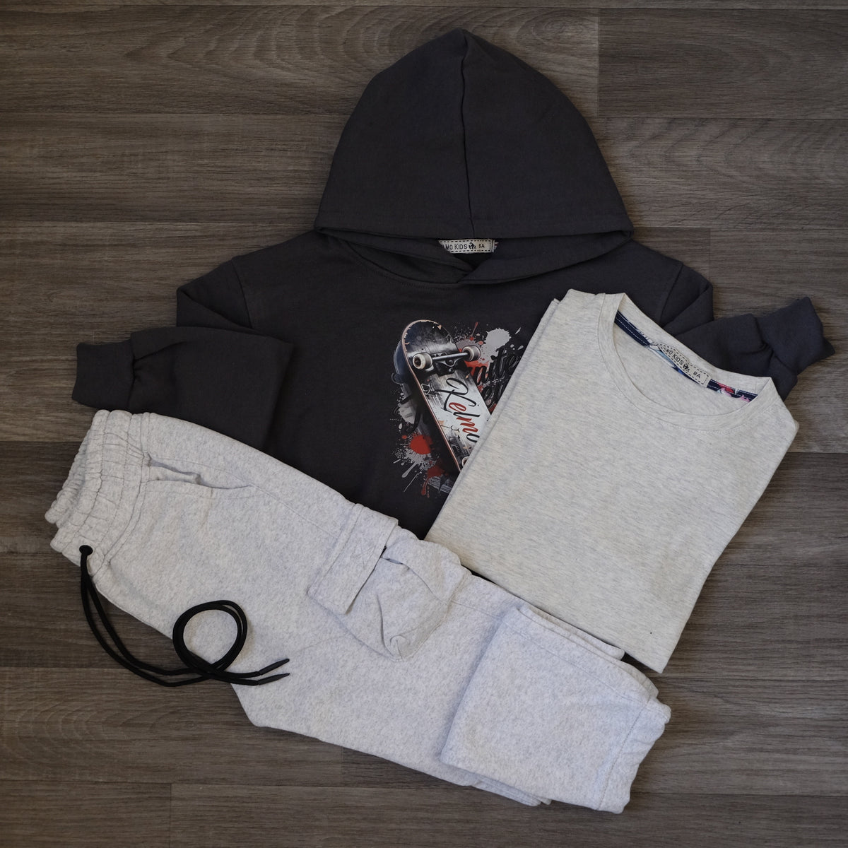 Ensemble Enfant 3 Pieces Capuche Gris Fonce sky +jogging Cargo Gris Chine + T-Shirt Gris Chine