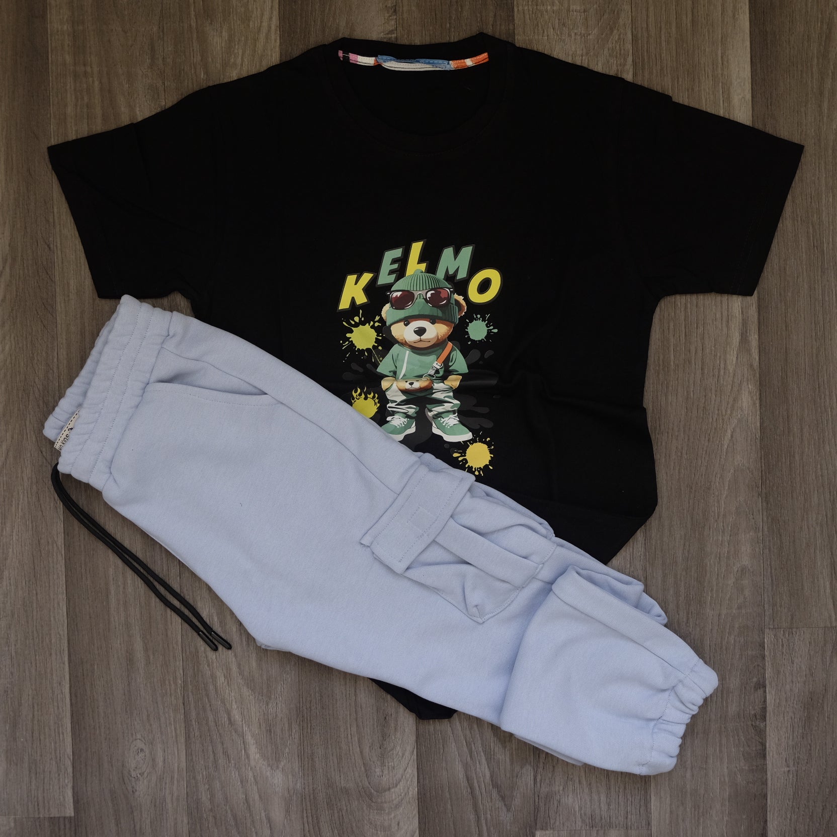 Ensemble Enfant Jogging Cargo Bleu Ciel + T-Shirt Noir