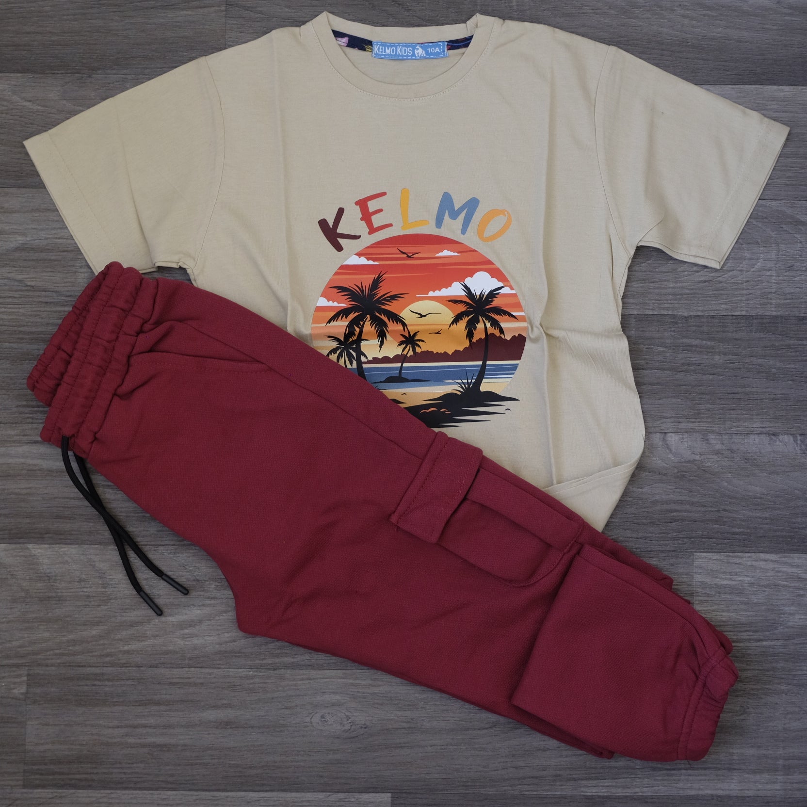 Ensemble Enfant Cargo Bordeaux + T-Shirt Beige Imprimé Coucher de Soleil Kelmo