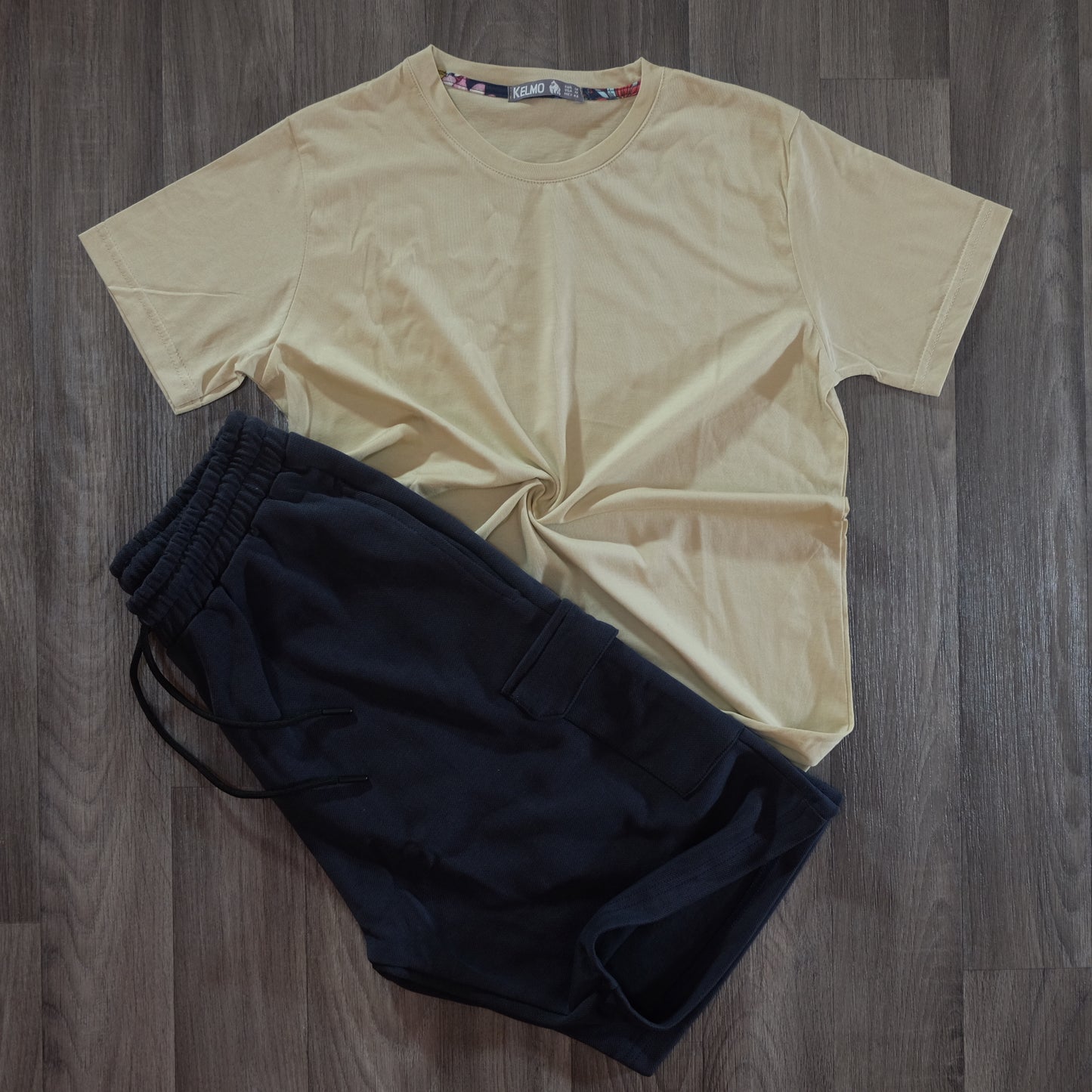 Pack Short Cargo Bleu Marine + T-Shirt Beige Clair