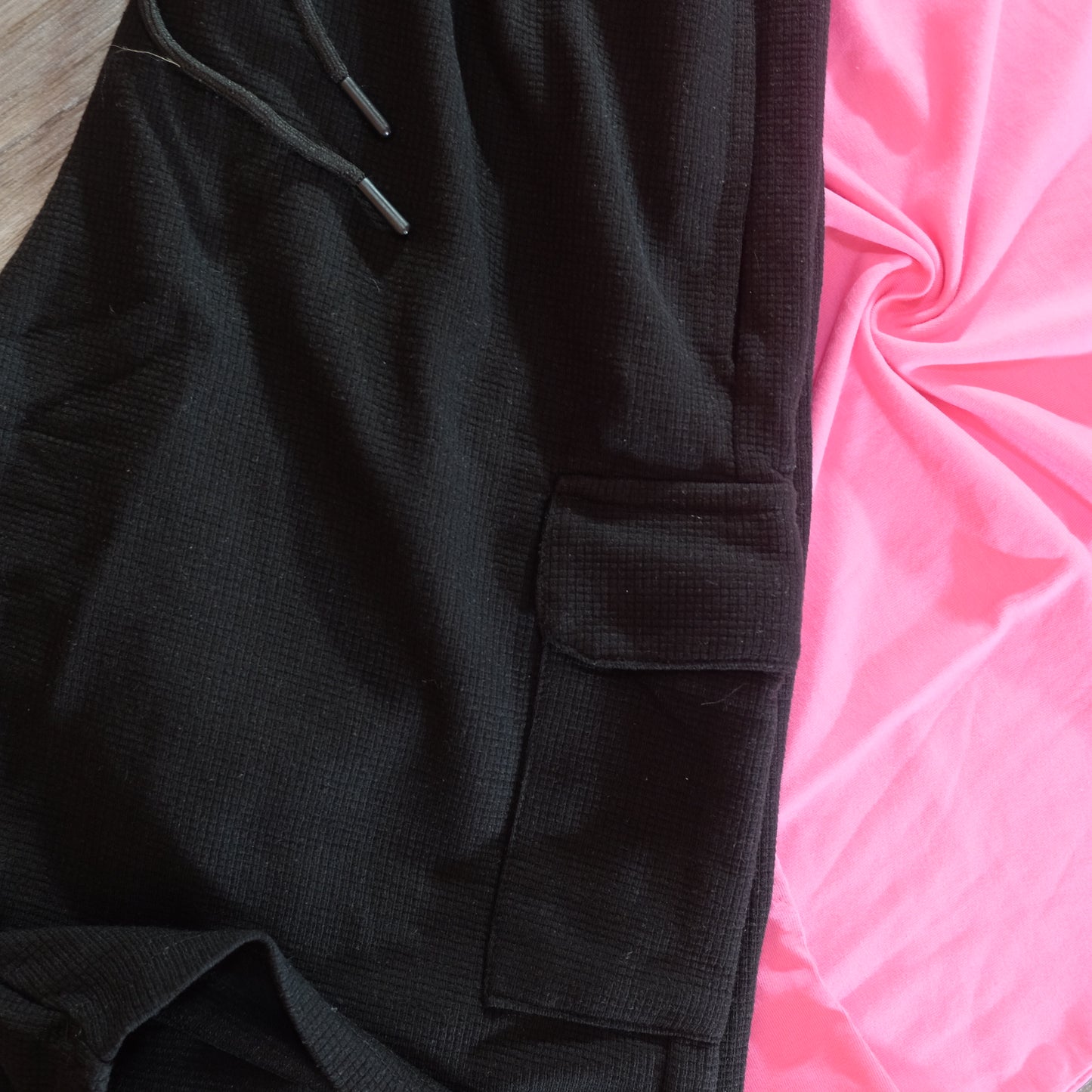 Pack Short Cargo Noir + Polo Rose Fushia