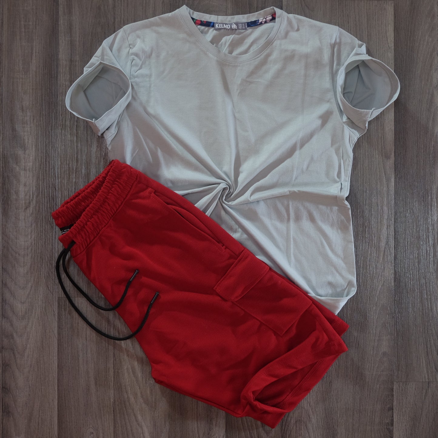 Pack Short Cargo Rouge + T-Shirt Gris Clair