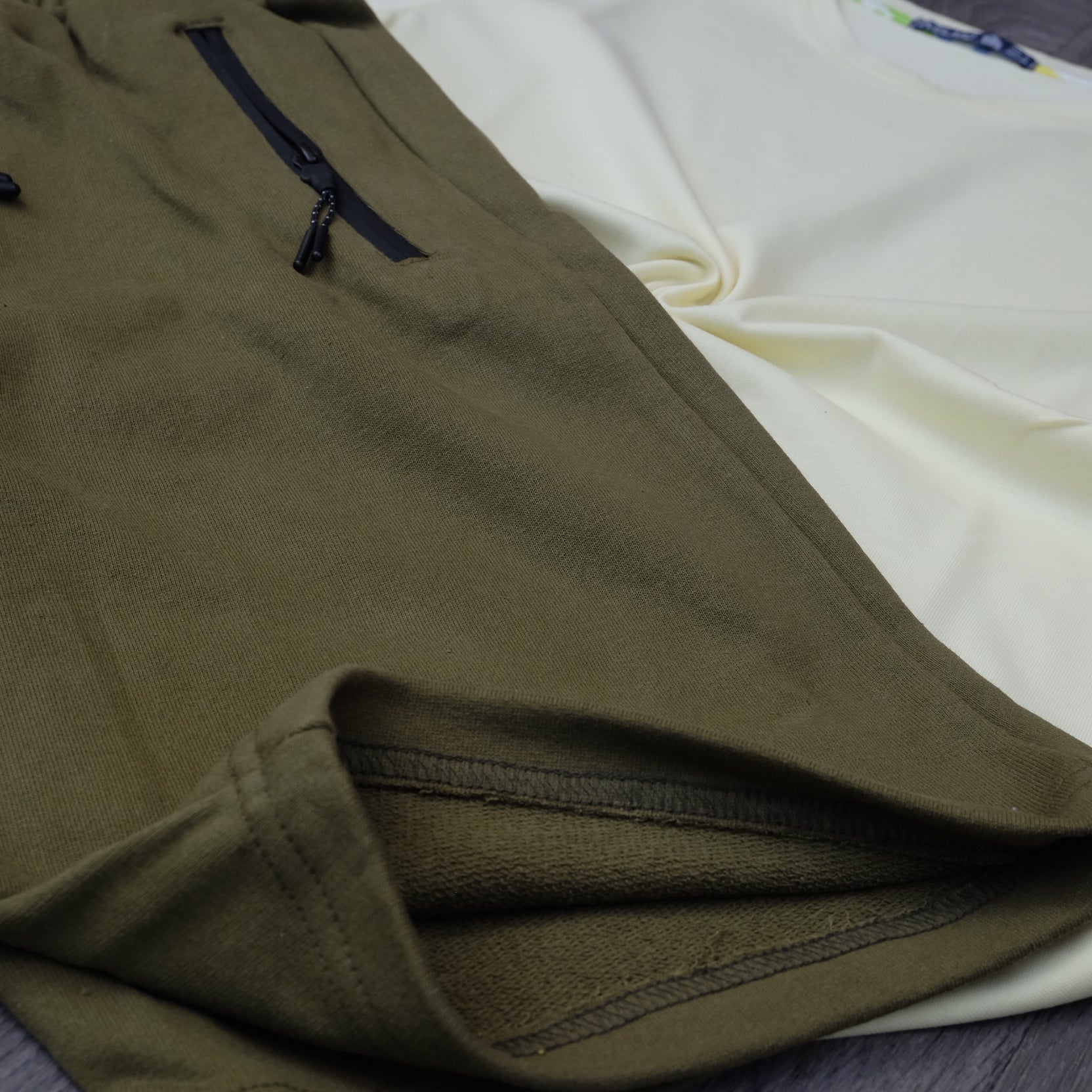 Pack Short Kaki Clair + T-Shirt Jaune Poussin