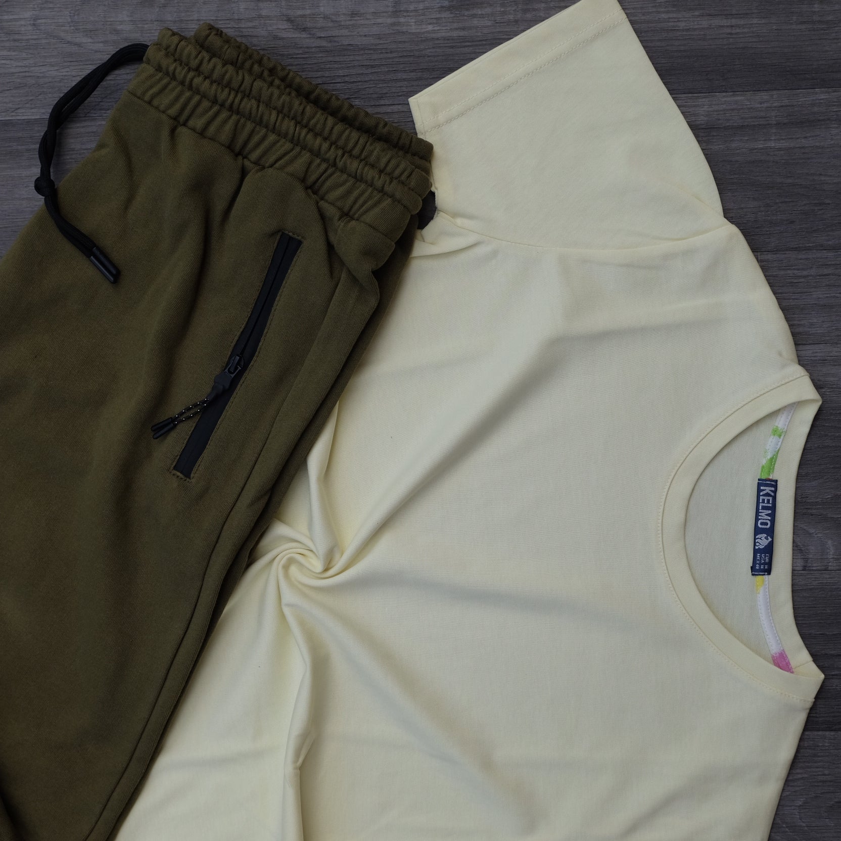 Pack Short Kaki Clair + T-Shirt Jaune Poussin