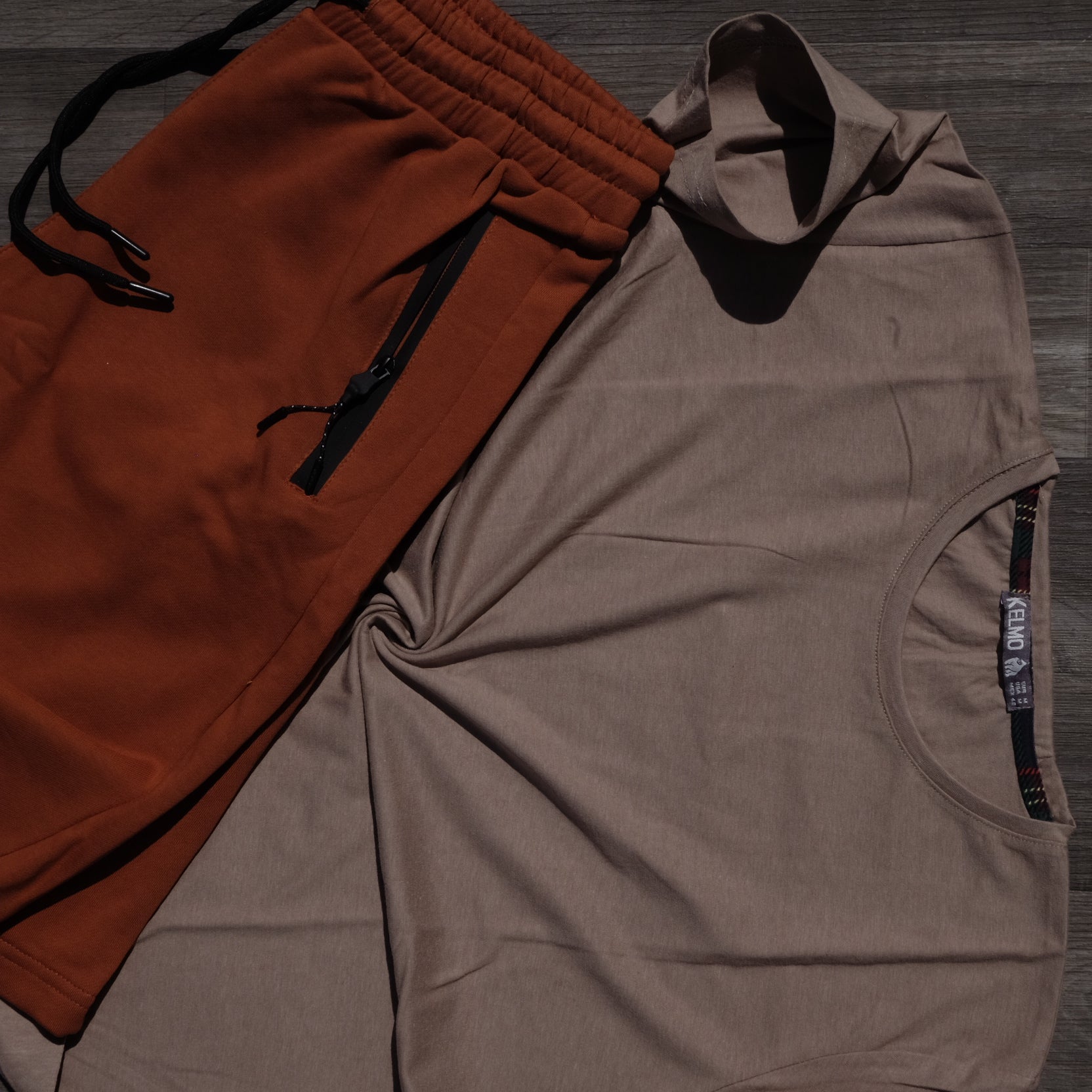 Pack Short Rouge Brique + T-Shirt Beige Fonce