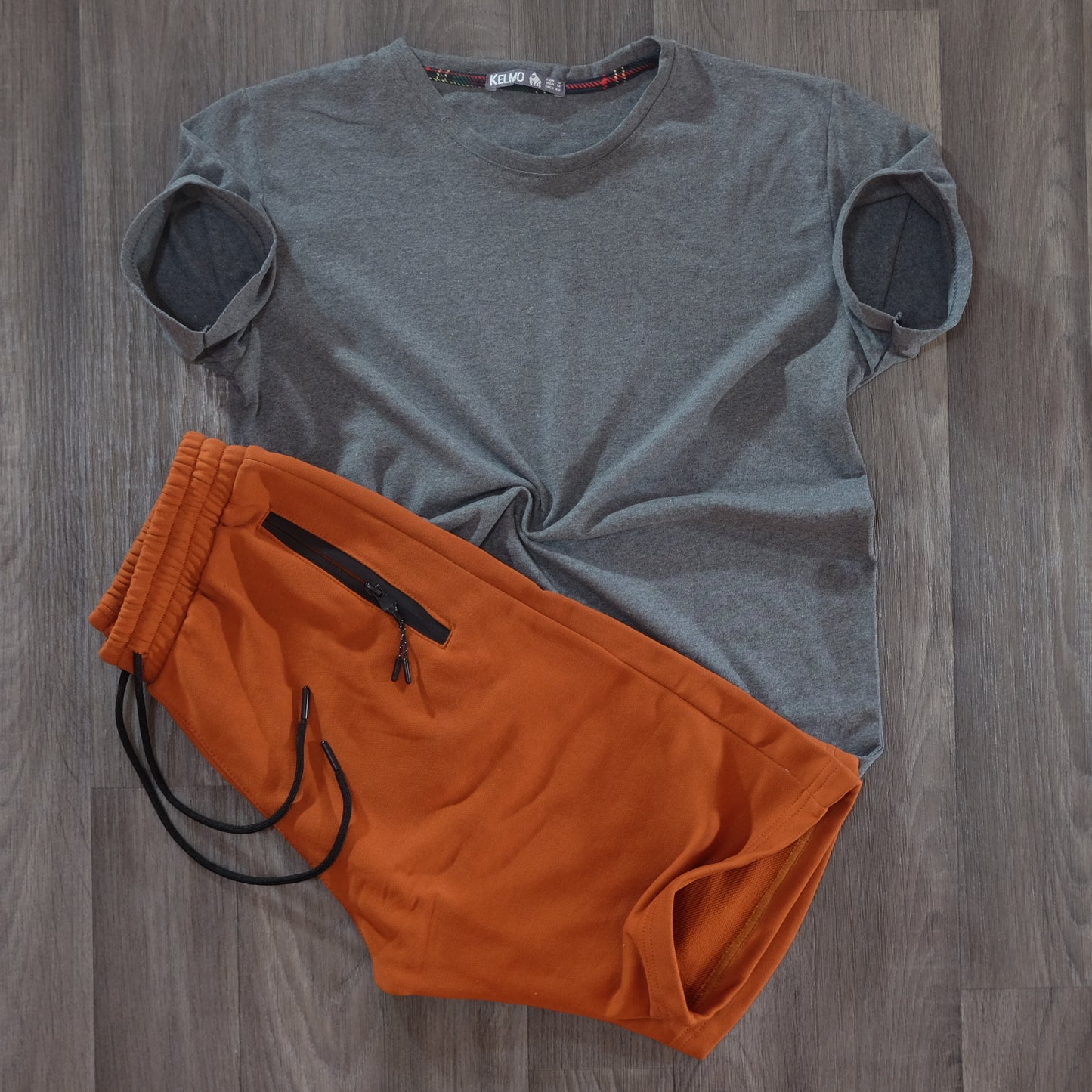 Pack Short Rouge Brique + T-Shirt Gris Chine Fonce