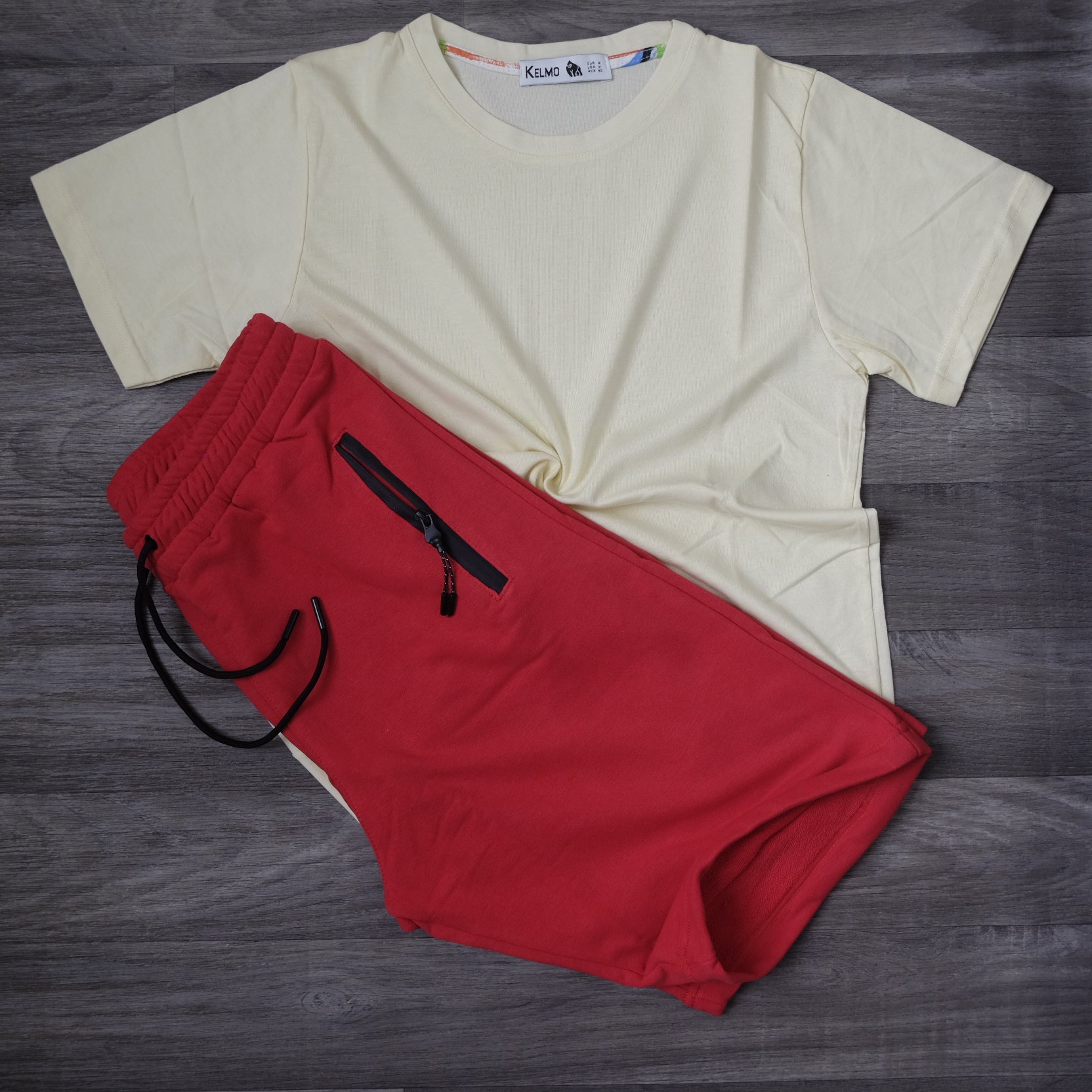 Pack Short Rouge + T-Shirt Jaune Poussin