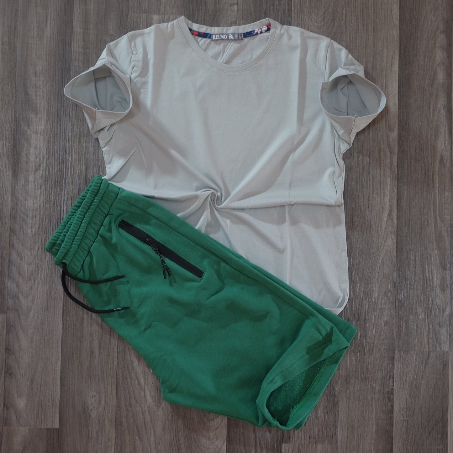 Pack Short Vert Canard + T-Shirt Gris Clair