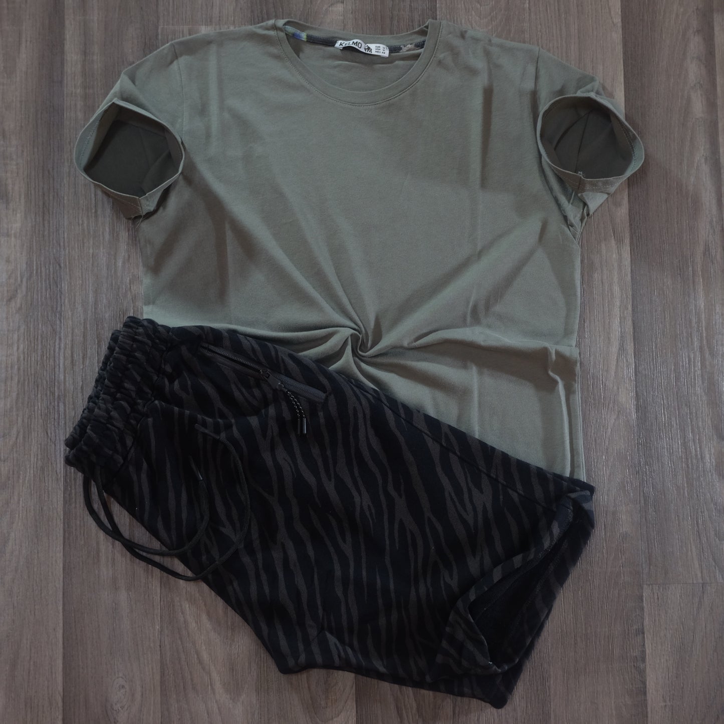 Pack Short Zebre + T-Shirt Kaki