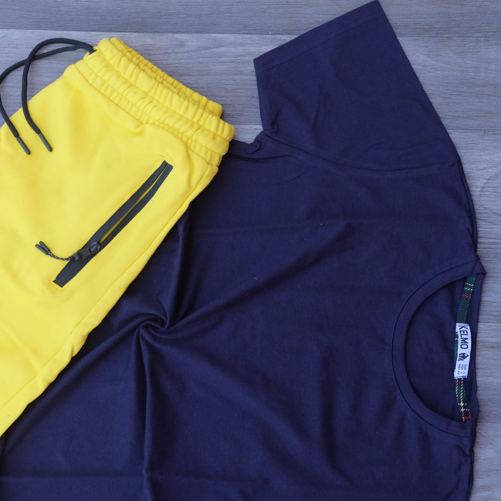 Pack Short Jaune + T-Shirt Bleu Marine