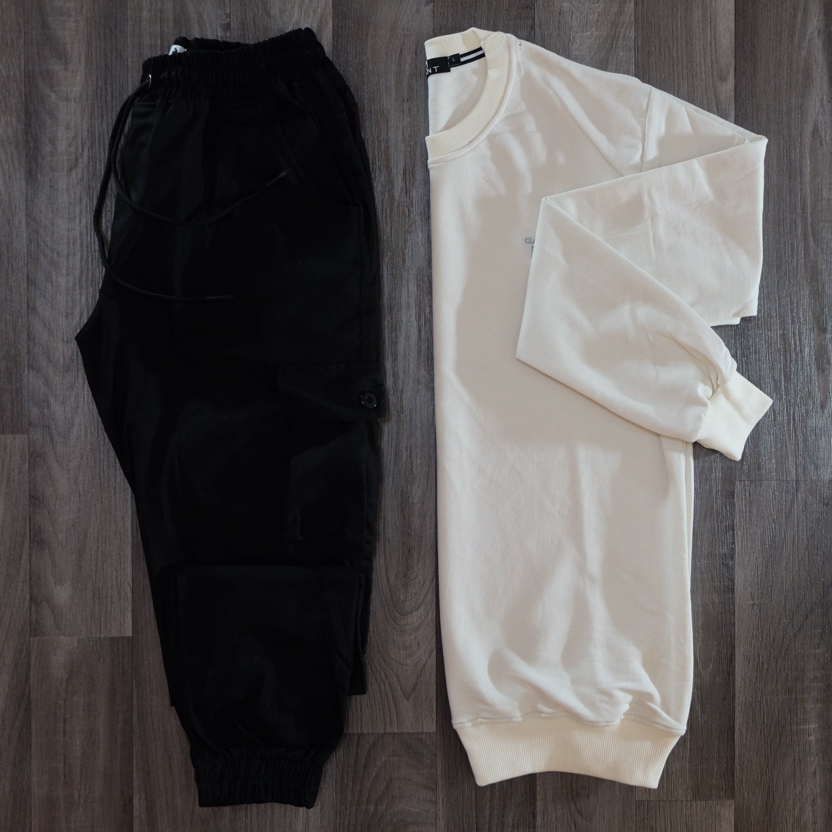 Ensemble Cargo Noir + Sweat Blanc