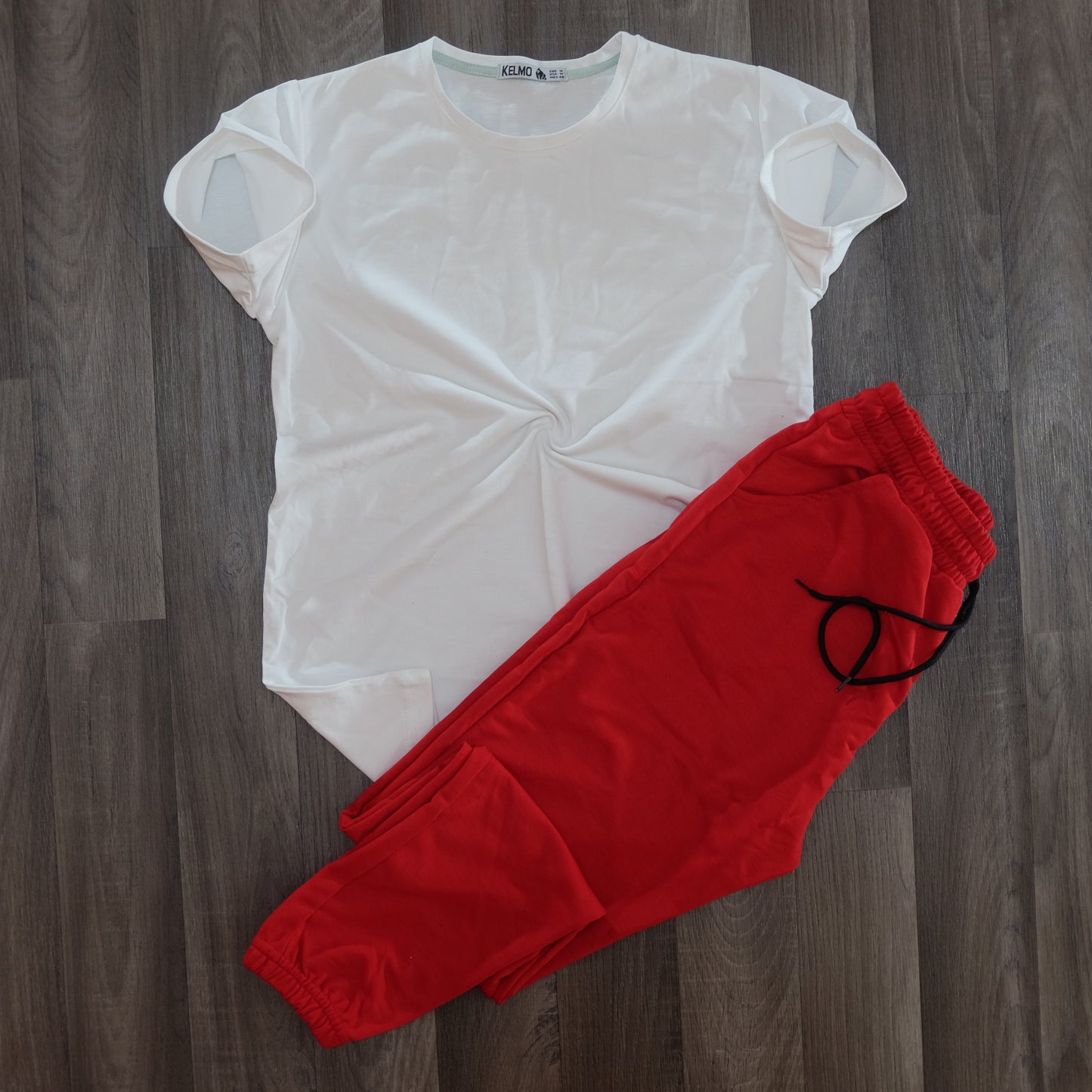 Ensemble T-Shirt Blanc + Jogging Rouge